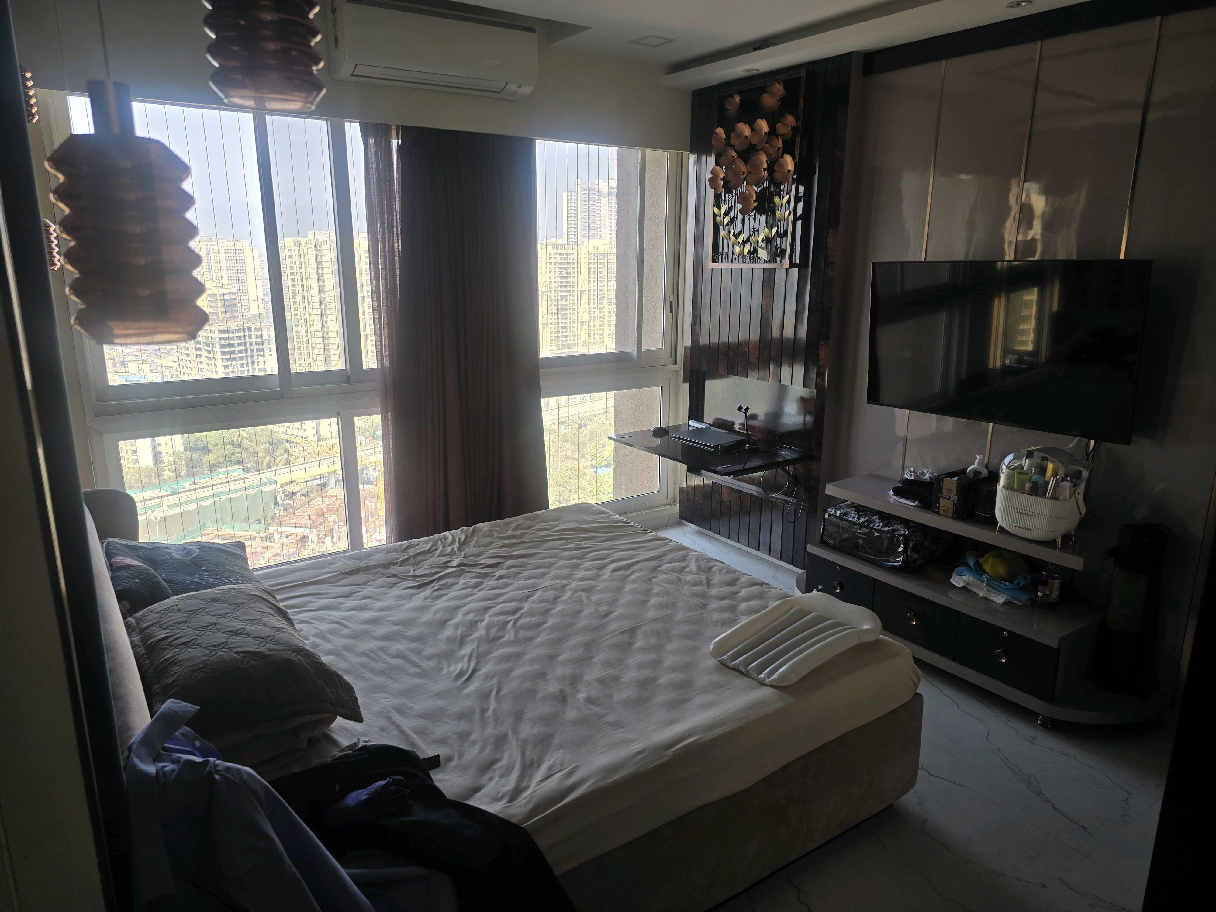 Ladies Hostel In Malad West