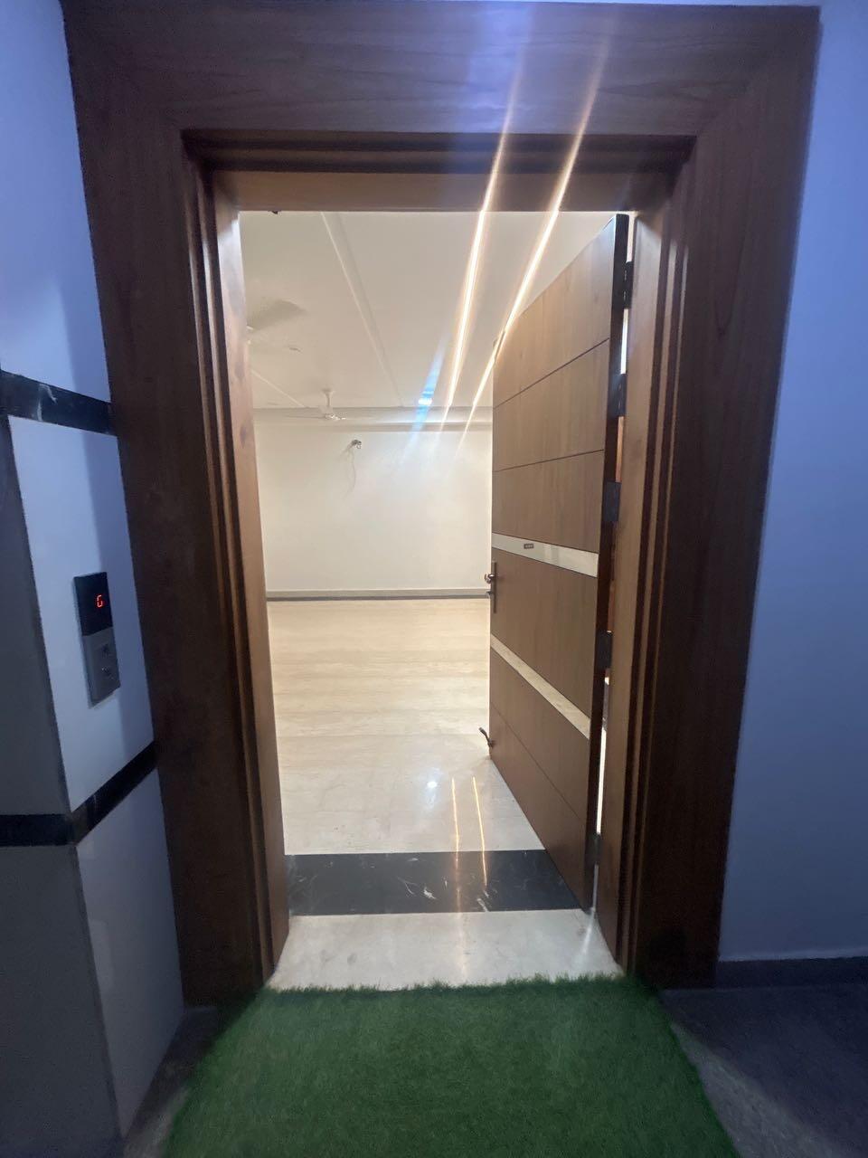 Shop For Sale In Sanjay Colony Saket