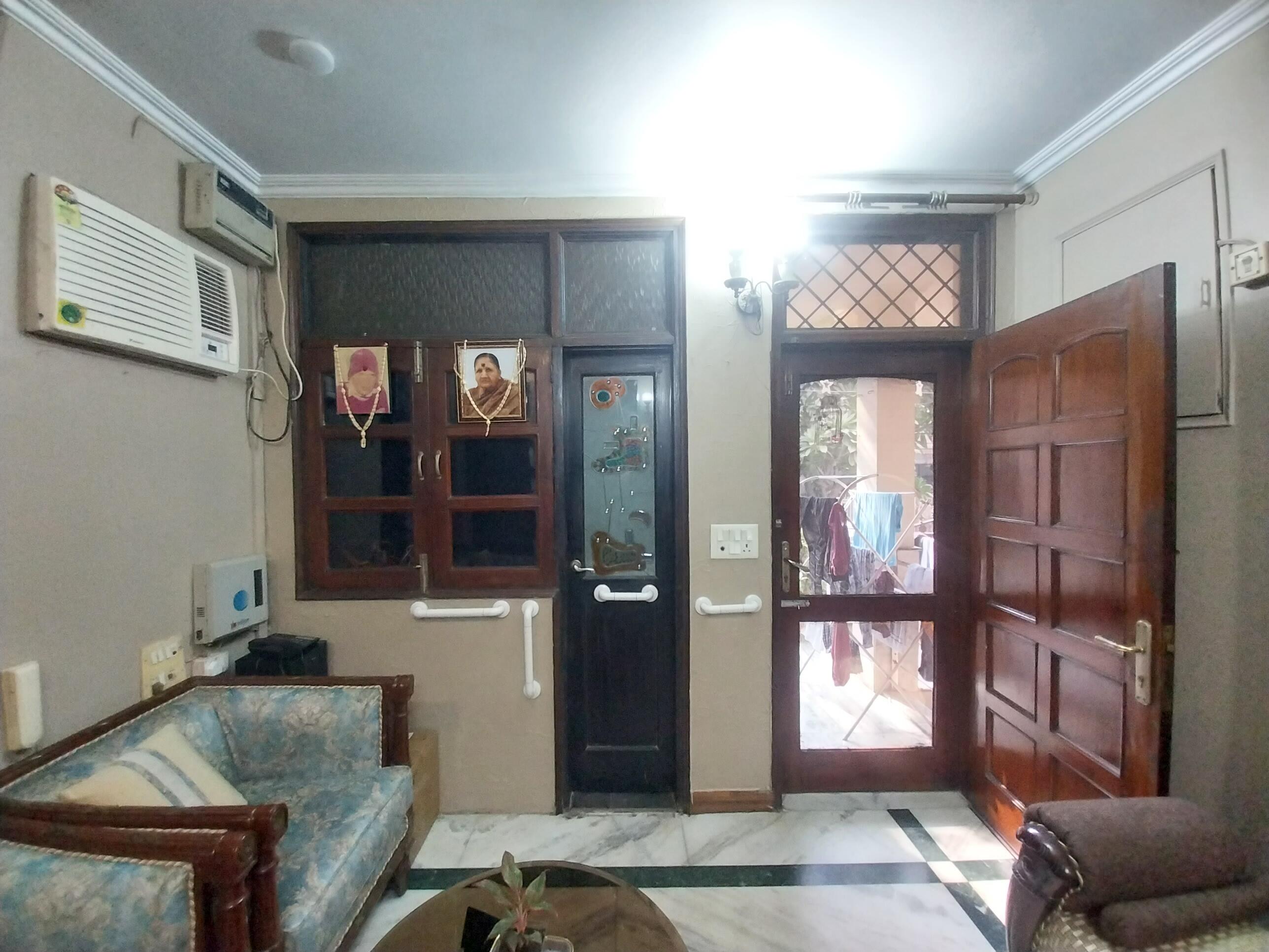 Flat For Rent In Jm Aroma Noida