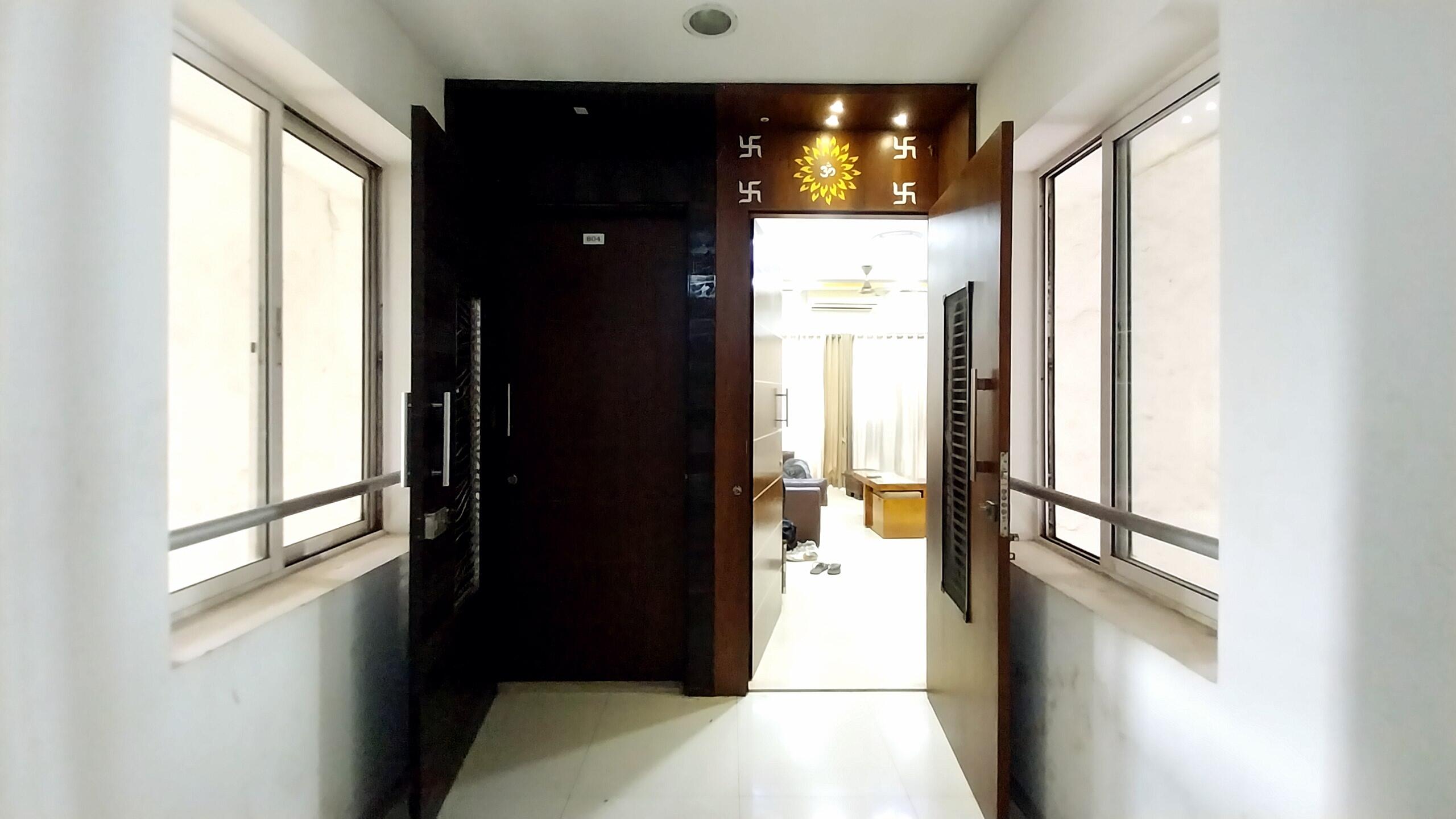 Ladies Hostel In Malad West