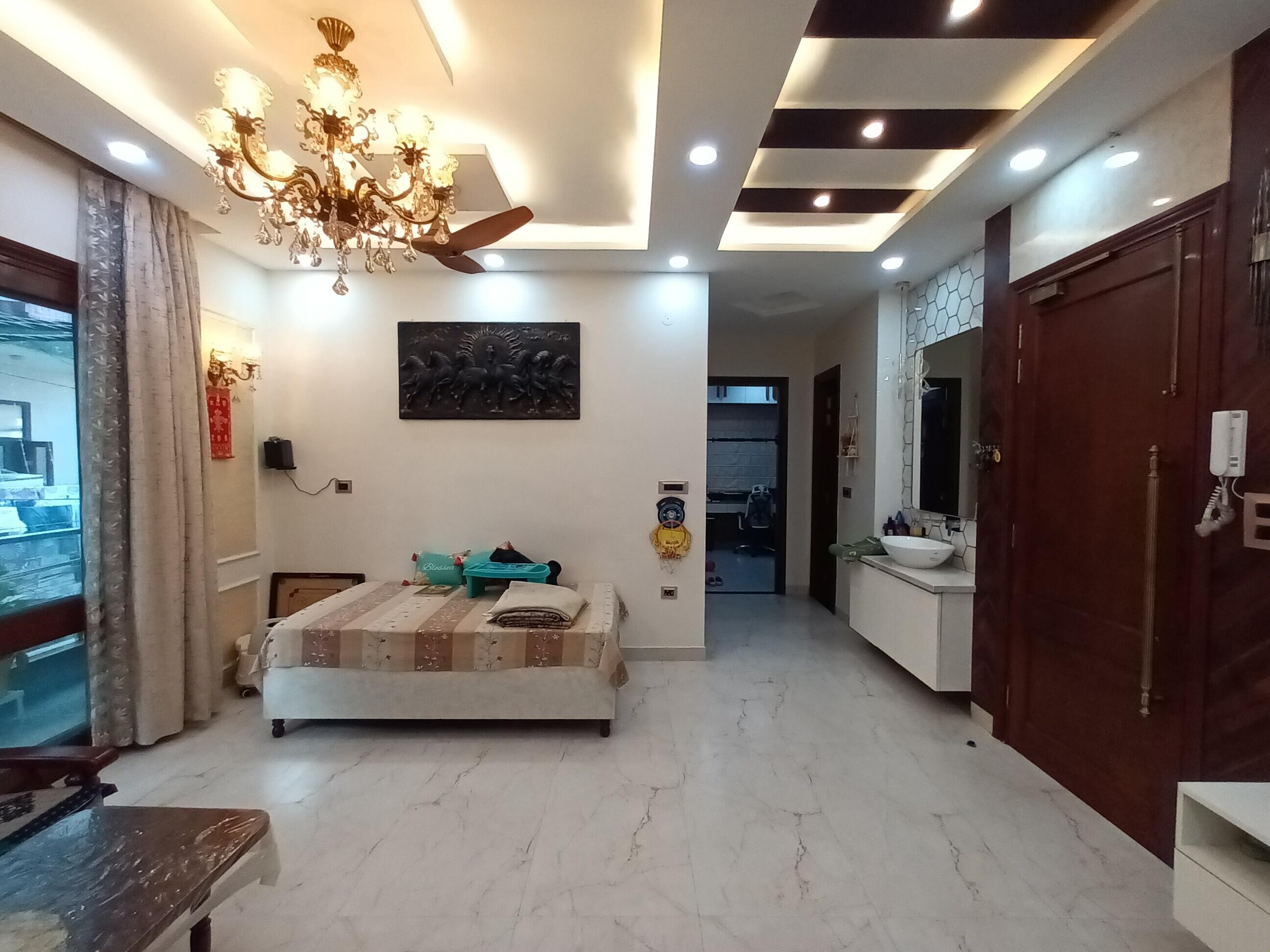 Shop For Sale In Sanjay Colony Saket