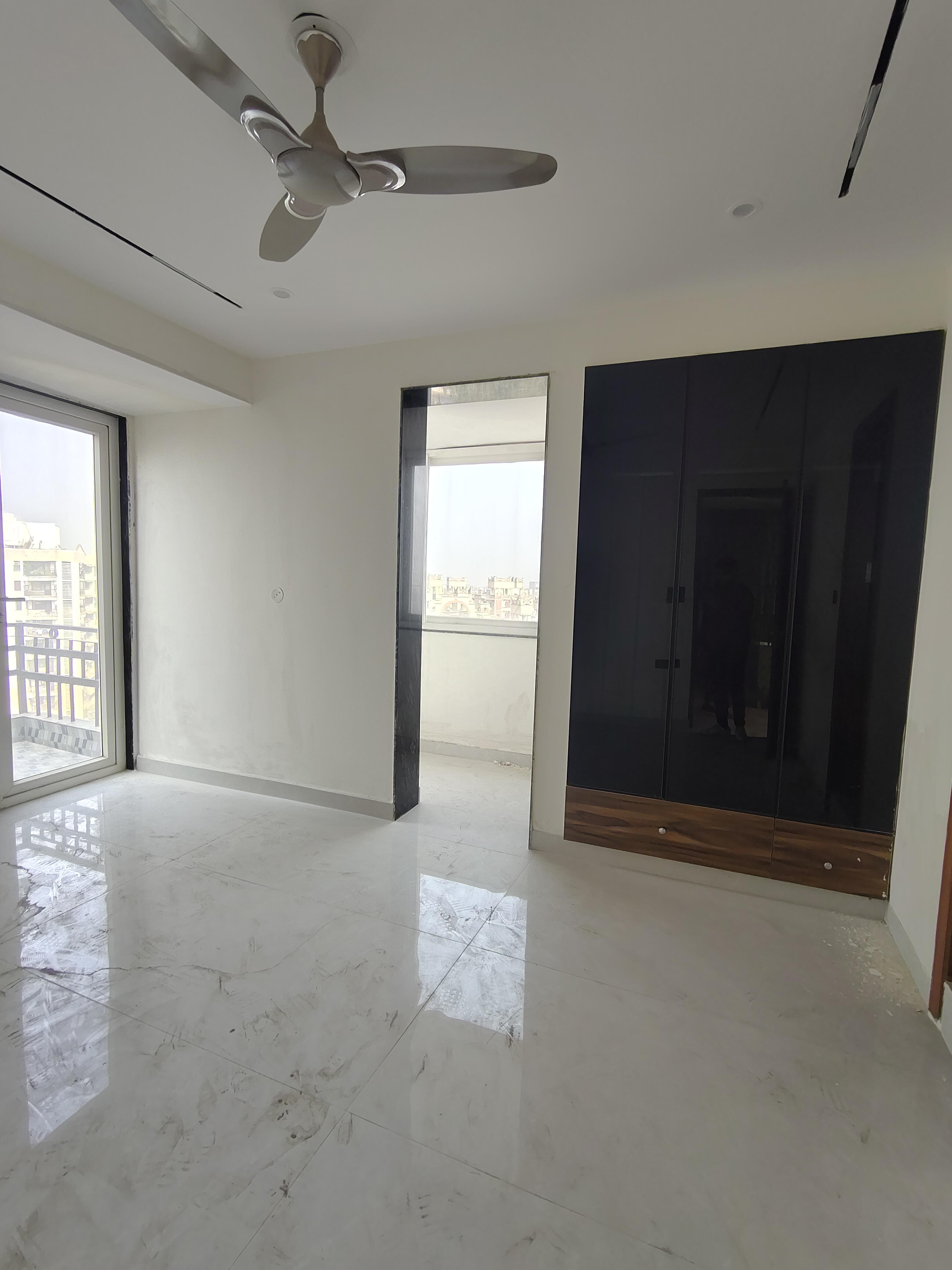 Shop For Sale In Sanjay Colony Saket